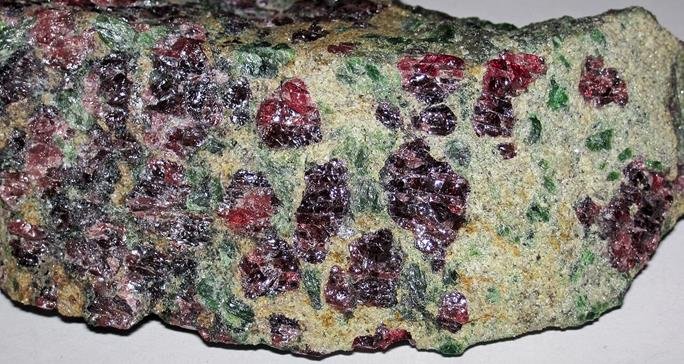 Garnet peridotite an example of ultramafic rock