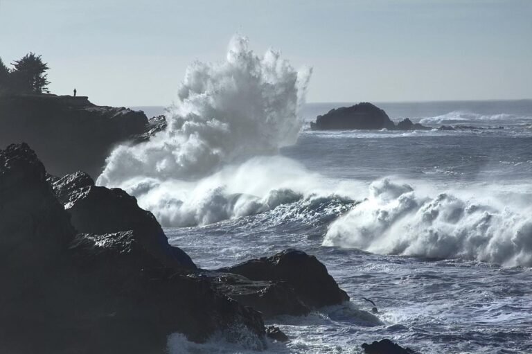 Tidal waves can cause wetting and drying weathering