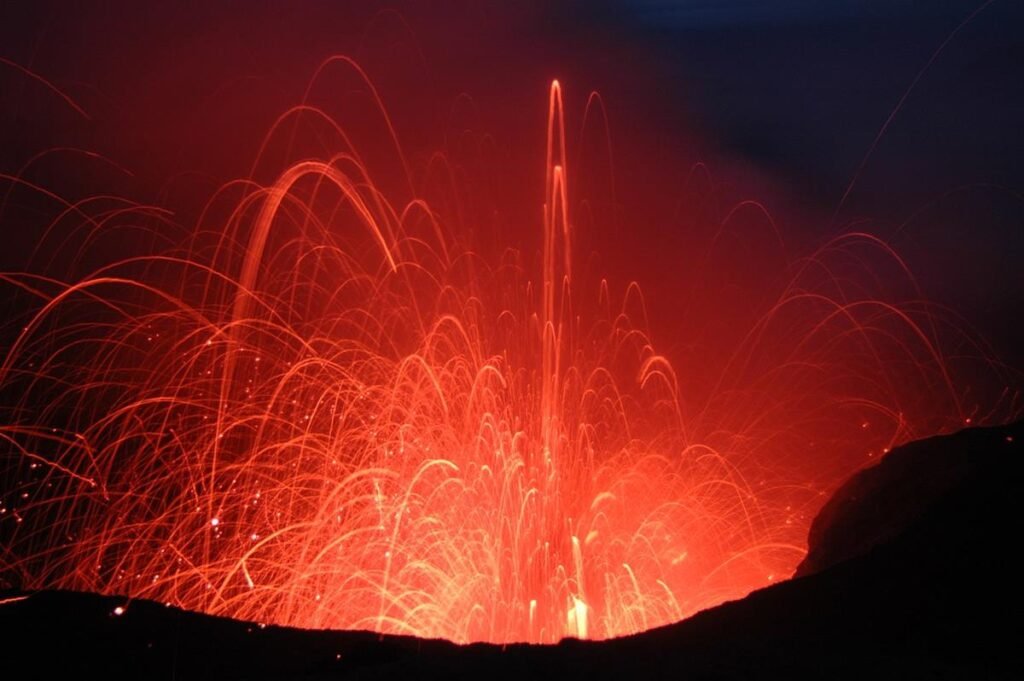 Strombolian eruptions description and characteristics